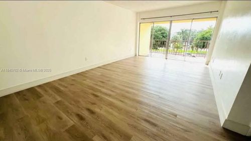 apt-306-8775 Park Blvd, Miami, FL, 33172-5708 | Card Image
