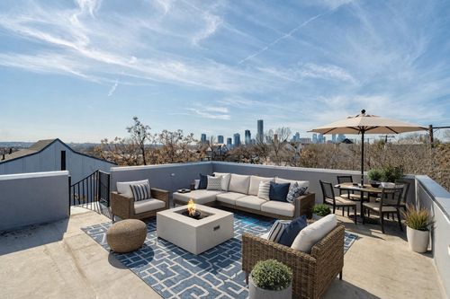 2-2014 9th St, Austin, TX, 78702-3438 | Card Image