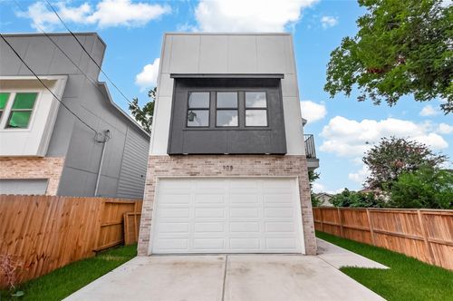 b-90 Burress St, Houston, TX, 77022-1908 | Card Image