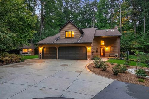 2250 Cathedral Forest Drive, SUAMICO, WI, 54313 | Card Image