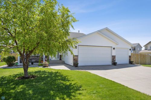 1095 Parkway Ln, West Fargo, ND, 58078-8119 | Card Image