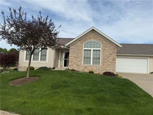 233 Woodbury Cir, Dalton, OH, 44618-9319 | Card Image