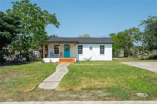 606 Avenue F, Sinton, TX, 78387-3455 | Card Image