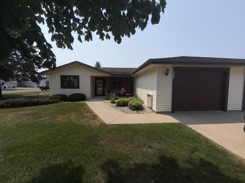 3004 S Petunia Lane, Beloit, WI, 53511 | Card Image
