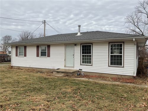 108 W Main St, Indianola, IL, 61850-7705 | Card Image