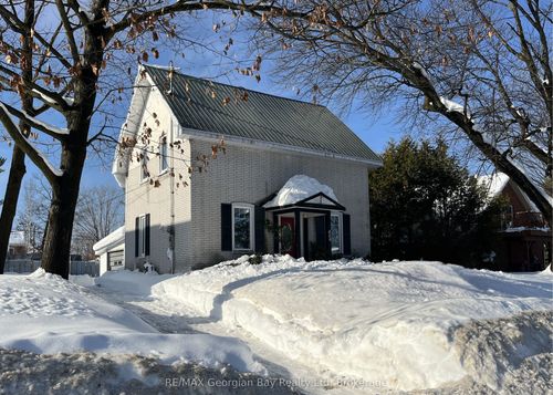 456 Queen St, Midland, ON, L4R3J4 | Card Image