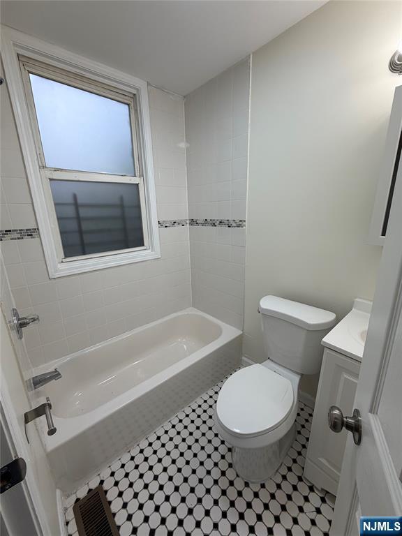 Residential Lease in Newark 3