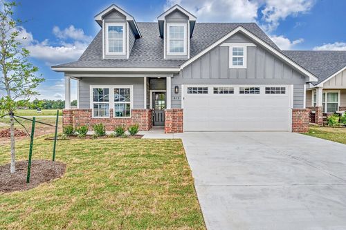 413 Travis Dr, McGregor, TX, 76657-1026 | Card Image