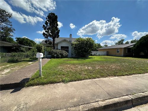 210 S 11th St, Donna, TX, 78537-3214 | Card Image