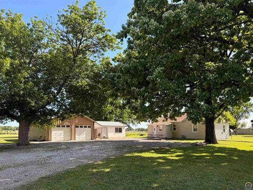 632 Withrow St, Osage City, KS, 66523-1185 | Card Image