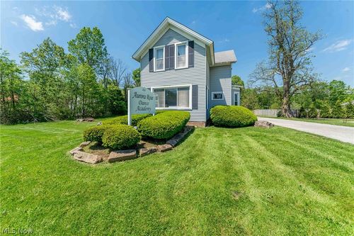 221 E Garfield Rd, Aurora, OH, 44202-7949 | Card Image