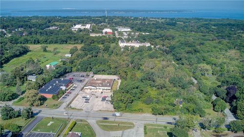 2500 E Main Rd, Portsmouth, RI, 02871-4064 | Card Image