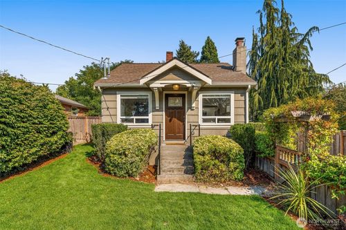 10530 Ashworth Avenue N, Seattle, WA, 98133 | Card Image