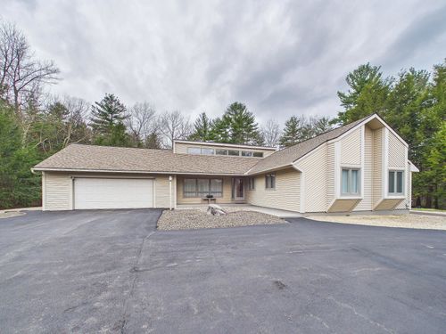 11 Pepperell Cir, Nashua, NH, 03062-1051 | Card Image