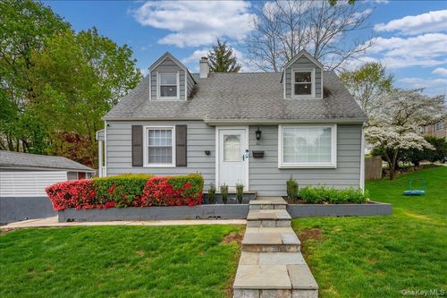 6 Cantitoe Rd, Yonkers, NY, 10710-1011 | Card Image