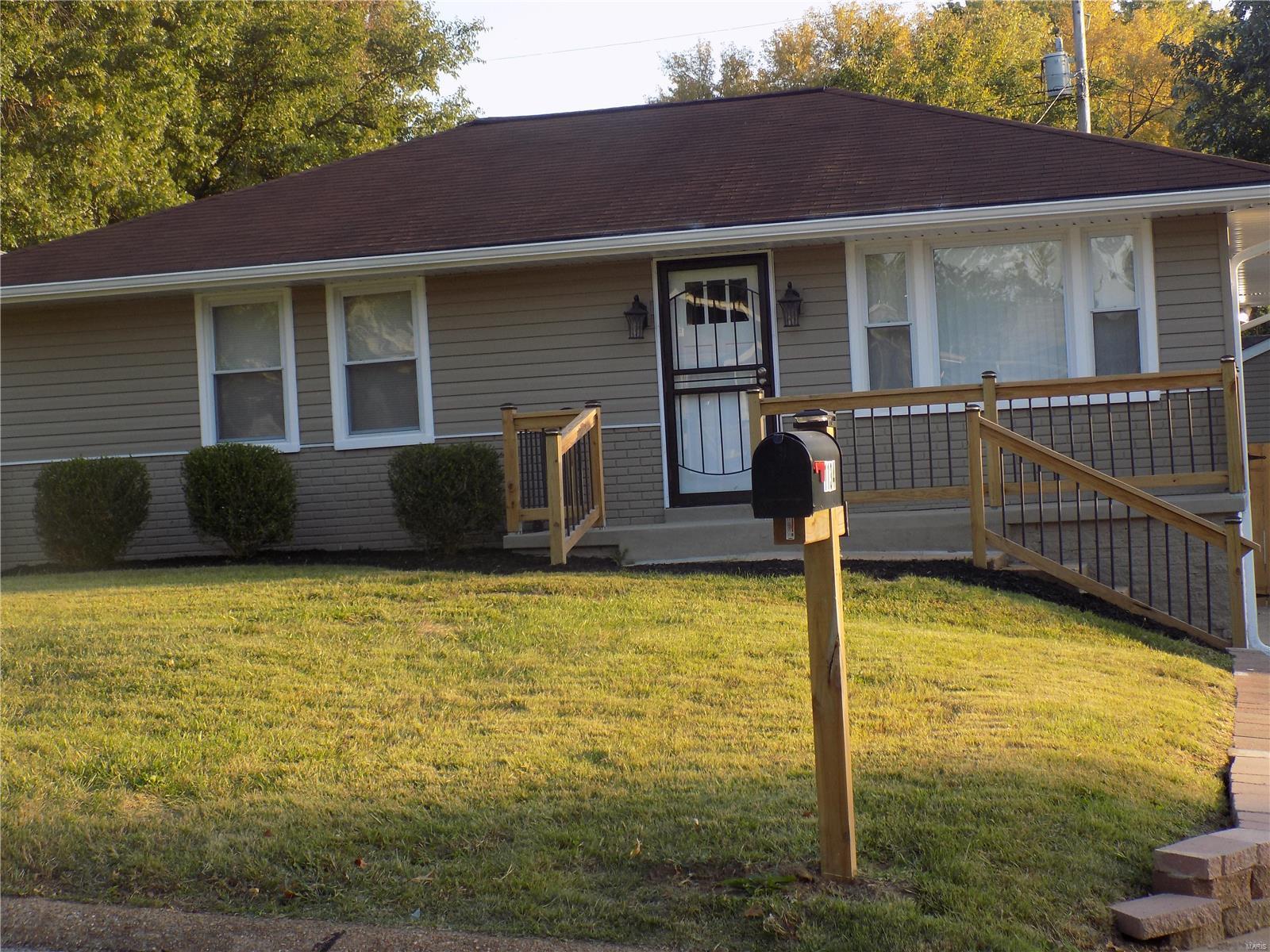 Maple Ave, Saint Louis, MO 63138