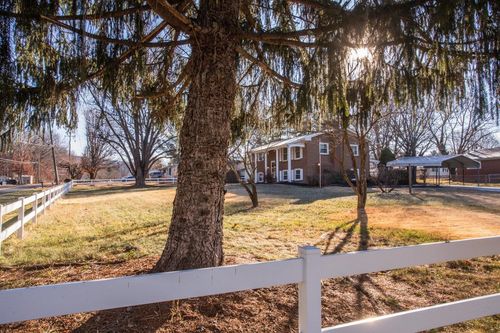 12 Essex Rd, GROTTOES, VA, 24441-5014 | Card Image
