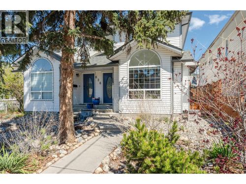 102 - 626 Van Horne St, Home with 3 bedrooms, 3 bathrooms and 2 parking in Penticton BC | Card Image