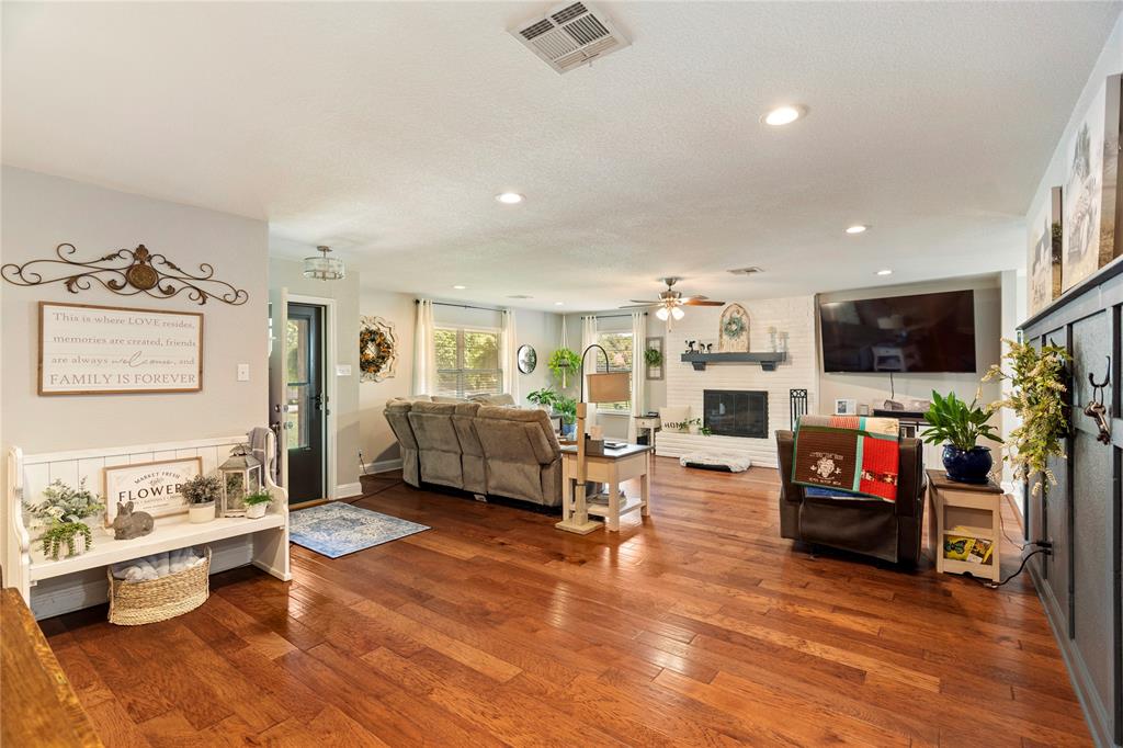 Alford Dr, Hillsboro, TX 76645
