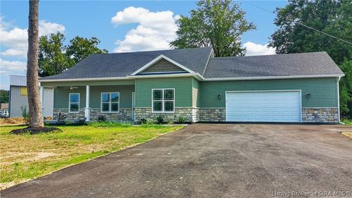 644 Lilac Cir, Clarksville, IN, 47129-1011 | Card Image