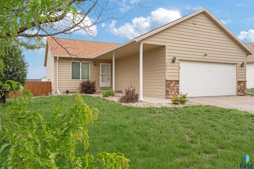 605 N Daisy Ave, Sioux Falls, SD, 57107-1608 | Card Image