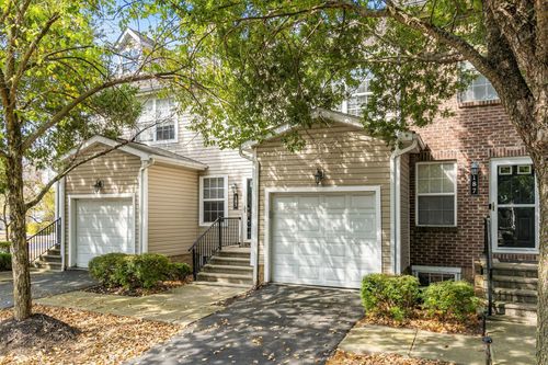 185 Prairiecreek Way, Columbus, OH, 43213-7632 | Card Image