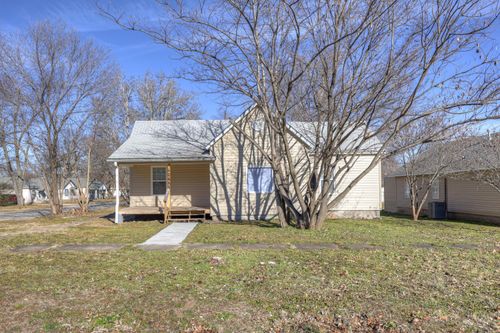 404 E 18th St, Baxter Springs, KS, 66713-2130 | Card Image