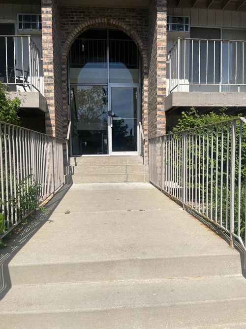 1-105-866 Crimson Ct, Prospect Heights, IL, 60070-2358 | Card Image