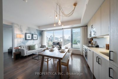 1602 - 297 College St, Condo with 2 bedrooms, 2 bathrooms and 1 parking in Toronto ON | Image 1