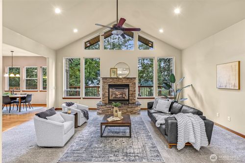 8 Southern Ct, Bellingham, WA, 98229-4438 | Card Image