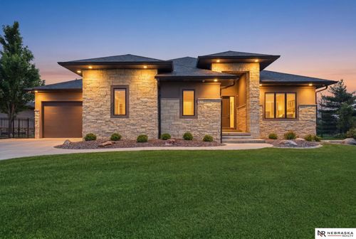 9700 Thornwood Cir, Lincoln, NE, 68512-4816 | Card Image