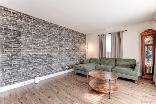 25158 Arlington St, Roseville, MI, 48066-3953 | Card Image