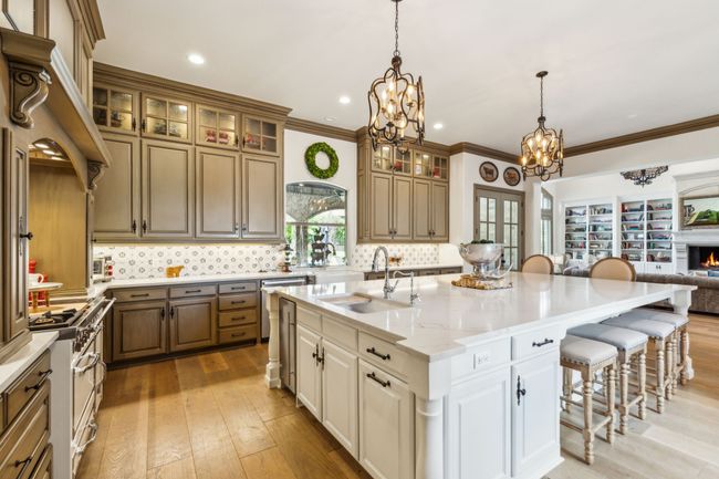 A Stunning Viking Tuscany Dual-Fuel Range with Double Ovens Anchors the Chef’s Kitchen | Image 11