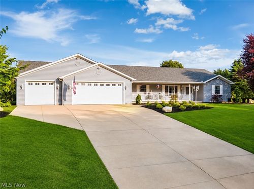 16592 Davis Dr, East Liverpool, OH, 43920-8953 | Card Image
