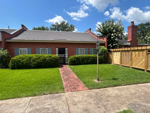 211 E Claiborne Ave, Greenwood, MS, 38930-3553 | Card Image