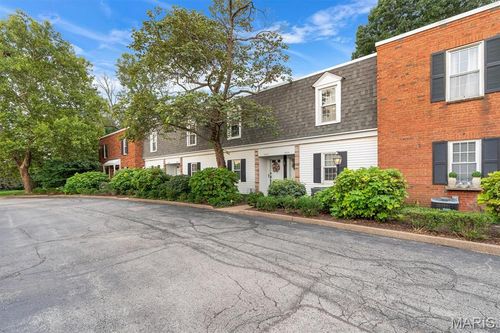 13472 Mason Village Court, Town and Country, MO, 63131 | Card Image