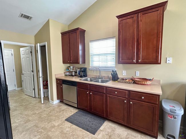 208 Burr Dr, House other with 3 bedrooms, 2 bathrooms and null parking in Byron GA | Image 25