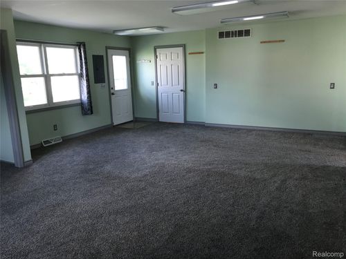 1212 N Van Dyke Rd, Bad Axe, MI, 48413-8077 | Card Image