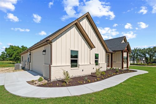 107 W Stagecoach Trl, Weatherford, TX, 76085-8356 | Card Image