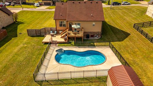 135 Irish Oaks Dr, Portland, TN, 37148-2250 | Card Image