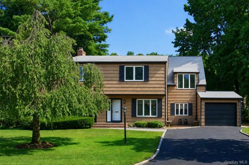 165 Salem Rd, Roslyn Heights, NY, 11577-1518 | Card Image