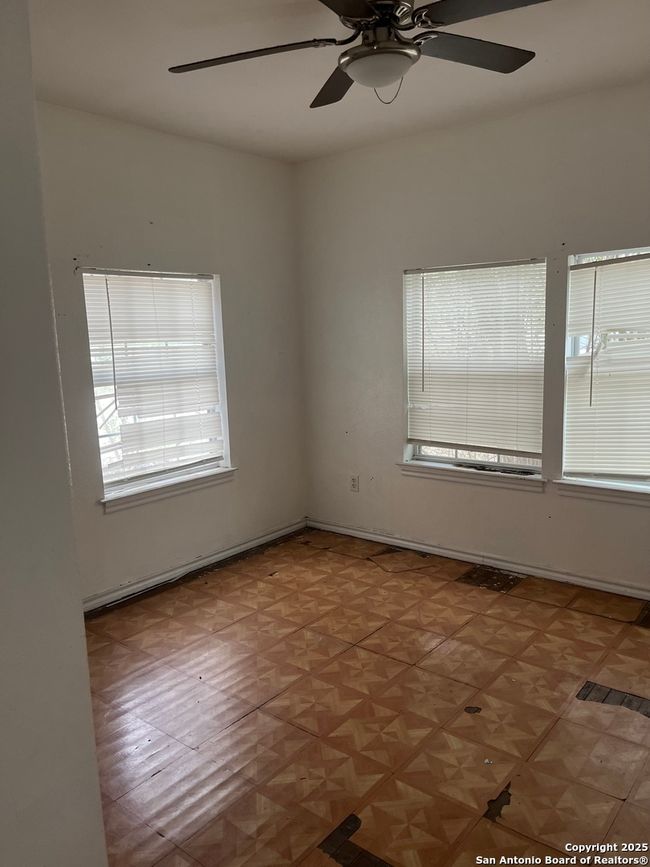 2201 Cantrell Ave, House other with 4 bedrooms, 2 bathrooms and null parking in Jourdanton TX | Image 6