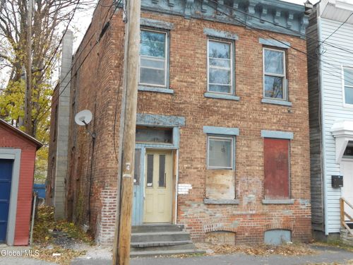 11 101st St, Troy, NY, 12180-1133 | Card Image