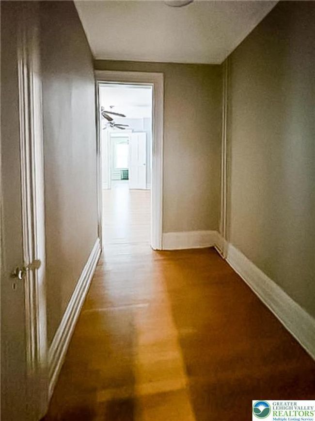 Rear apt-entrance hall | Image 15