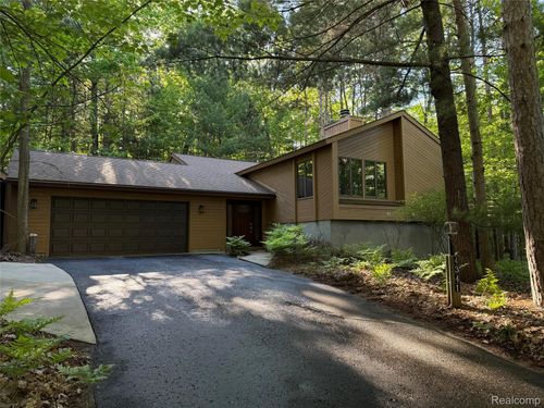 4341 Maplewood Ln, Traverse City, MI, 49686-3921 | Card Image