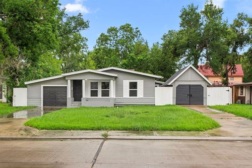 54 Lantana Ct, Lake Jackson, TX, 77566-5324 | Card Image