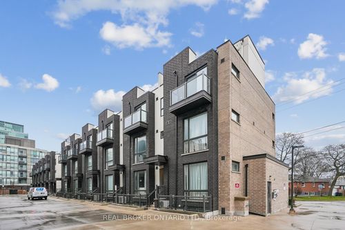 46-26 Fieldway Rd, Toronto, ON, M8Z0E3 | Card Image