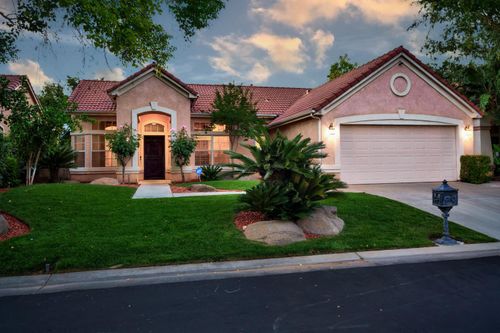 4634 W Oak Park Dr, Fresno, CA, 93722-3249 | Card Image