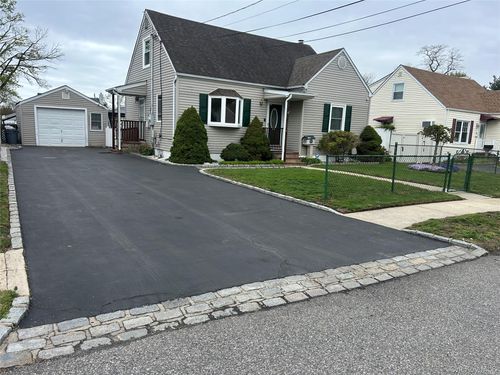 1258 Jackson Ave, Lindenhurst, NY, 11757-1633 | Card Image
