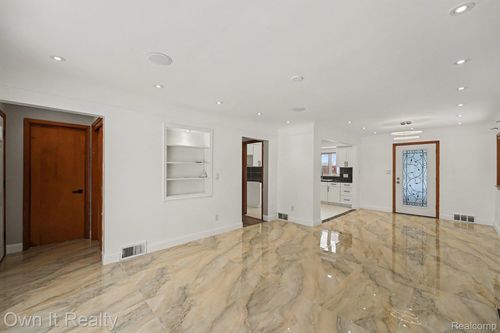 17743 W Outer Dr, Dearborn Heights, MI, 48127-2566 | Card Image